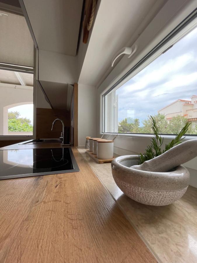 Vacation Family House On The Beach Stara Novalja Exteriér fotografie